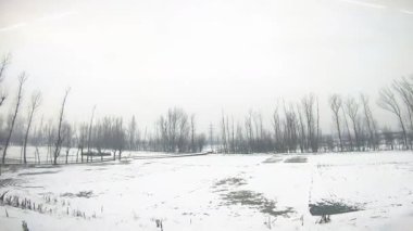 Demiryolundaki ön koltuk ve Kashmir 'deki otobüs yolculuğu ve kar motosikleti gezisi için zaman çizelgesi