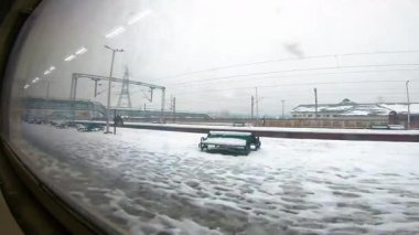 Demiryolundaki ön koltuk ve Kashmir 'deki otobüs yolculuğu ve kar motosikleti gezisi için zaman çizelgesi