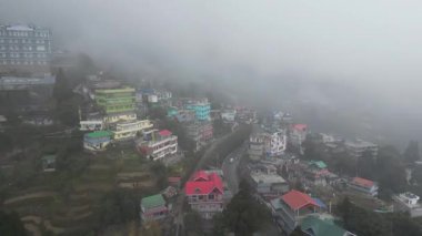 Batasia Döngüsü ve Darjeeling Manzarasının Hava Görünümü