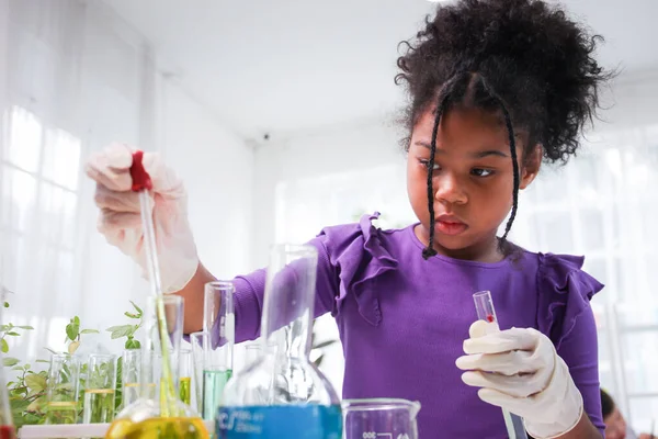 Lovely School Girl Excited Science Experiment Science Laboratory Classroom Hispanic — Stock Photo, Image