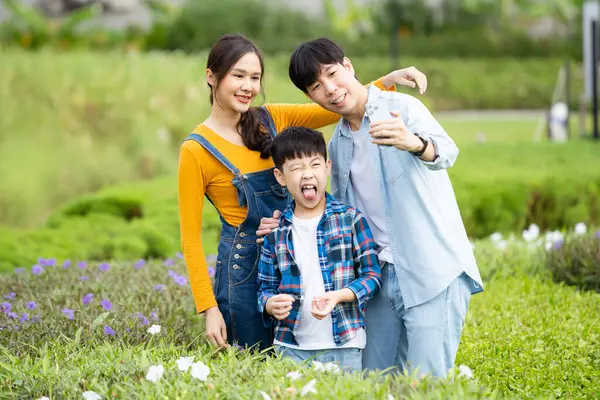 Happy Asian Family Father Mother Son Posing Photography Flowers Botanical — Stock Photo, Image