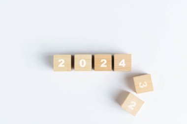 Takvim yılı 2023 'ten 2024' e değişiyor, bir iş büyümesi ve gelişimi. 2024 Yıllık Yükleme.