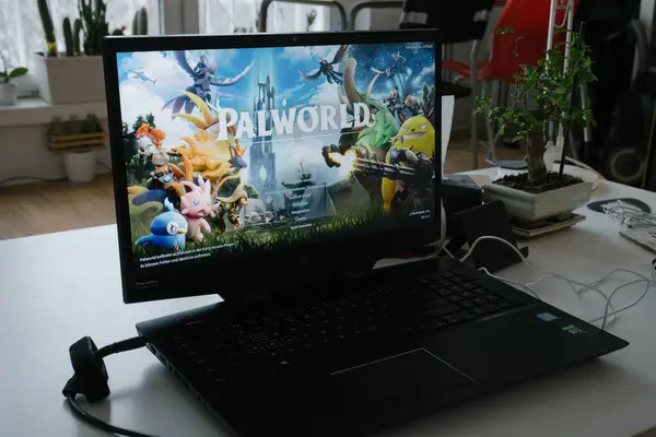 ベルリン Germany Feb 2024 ティーンエイジャープレイパルワールドゲームは 今年初めに自宅のWindowsラップトップ上でリリースされました — ストック写真
