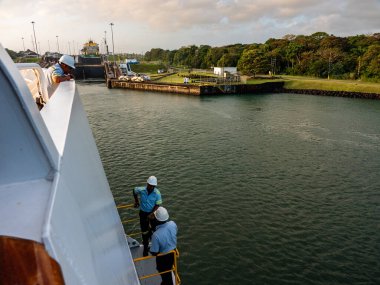 Kanal amirleri Atlantik yan kilidine girmeye hazır olun.