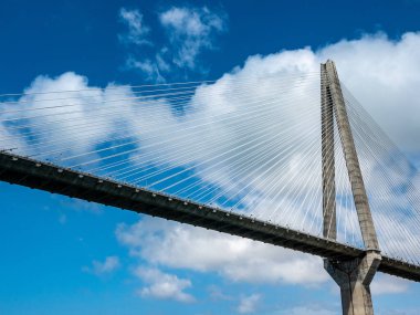 The Atlantic Bridge is a double-pylon, double-plane bridge with a main span of 1,740 ft