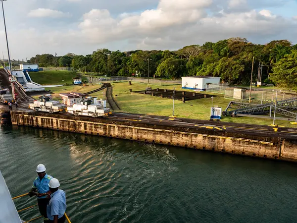APPROACHING firs lock Atlantic Side Panama Kanalı