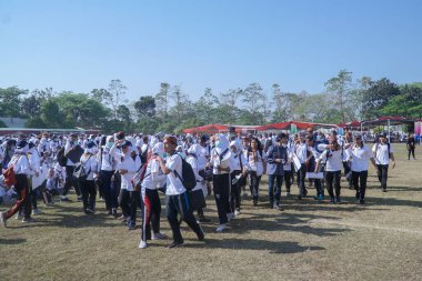 Semarang, Endonezya - 8 Ağustos 2019: Yeni öğrencileri karşılama, Diponegoro Üniversitesi 2019 Genç Diponegoro Oryantasyonu, Orientasi Diponegoro Muda (ODM) 2019