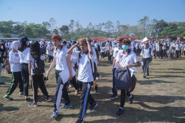 Semarang, Endonezya - 8 Ağustos 2019: Yeni öğrencileri karşılama, Diponegoro Üniversitesi 2019 Genç Diponegoro Oryantasyonu, Orientasi Diponegoro Muda (ODM) 2019