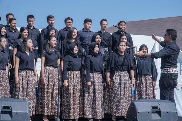 Semarang Indonézia Augusztus 2019 Diponegoro University Kórus Csapat Üdvözlő Diákok — Stock Fotó