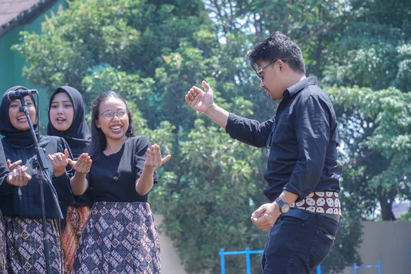 Semarang Endonezya Ağustos 2019 Diponegoro Üniversitesi Yeni Öğrencileri Karşılama Korosu — Stok fotoğraf