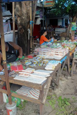 Ramazan ayı boyunca Semarang geleneksel pazarında, Merkez Java 'da çok sayıda satın alma ve satma faaliyetleri