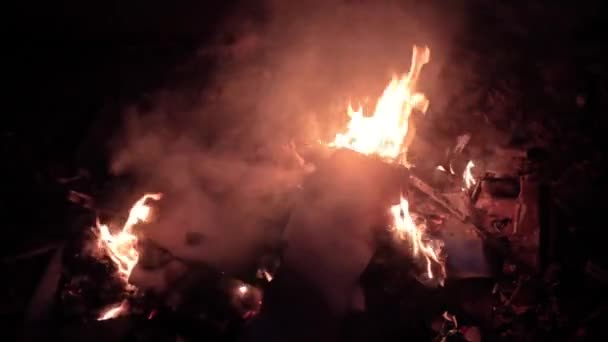 Het Verbranden Van Bestaand Afval Slechte Voorwerpen Die Niet Geschikt — Stockvideo