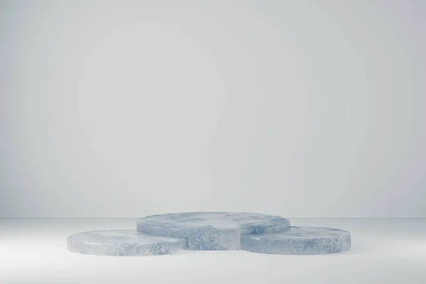 トップライトで照らされた白い背景に氷で作られた3Dプレゼンテーション台座 表示用又は広告用の表示用の表示用モックアップの3Dレンダリング — ストック写真