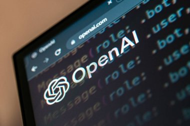 Taşkent, Özbekistan - 26 Ekim 2023: Açık Yapay Zeka şirketinin ana web sayfasını gösteren bilgisayar monitörü görüntüsü - ChatGPT geliştiricisi. İllüstrasyon Editörü