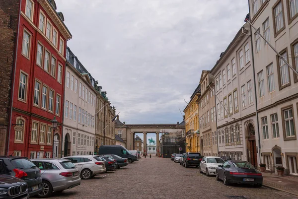 코펜하겐의 중심부에 역사적 거리에는 덴마크의 프리드리히 국왕의 동시대인 — 스톡 사진