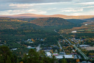 Karasjok köyü manzarası ve sonbahar doğası, Finnmark, Norveç