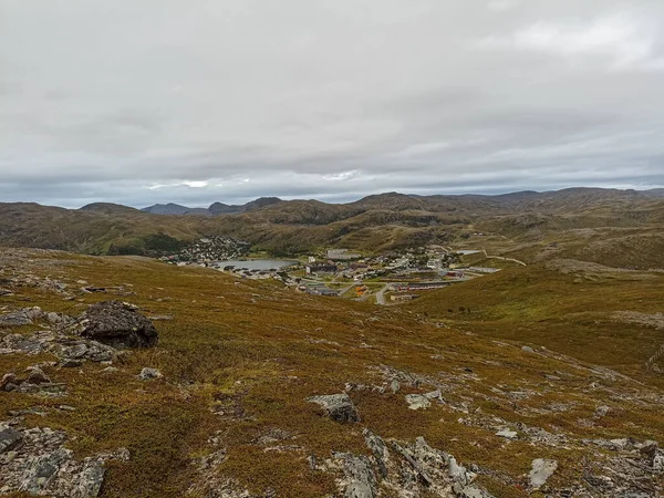 Krajobraz Miasta Hammerfest Otoczonego Górami Finnmark Norwegia — Zdjęcie stockowe