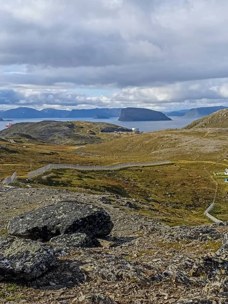 Widok Wyspy Haja Dzikiej Przyrody Wokół Hammerfest Norwegii Szczytu Tyven — Zdjęcie stockowe