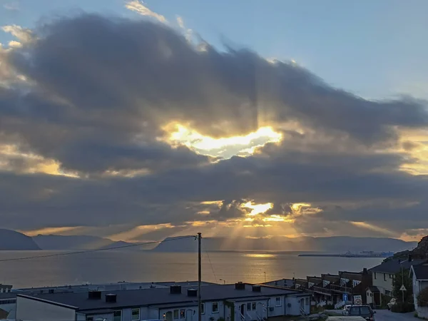 Prachtige Zonsondergang Boven Zee Bij Hammerfest Stad Noorwegen — Stockfoto