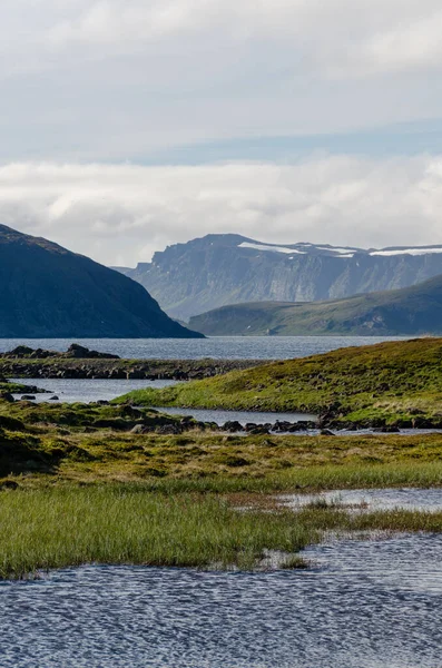 Piękna Przyroda Przez Falkberg Bay Wyspie Mageroya Północnej Norwegii — Zdjęcie stockowe