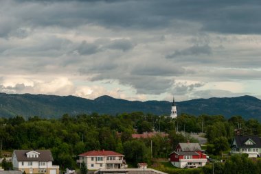 Norveç 'te Alta Kilisesi' nin kulesi olan Alta kasabası manzarası