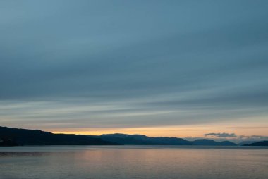 Altafjorden 'da gün batımı Alta, Finnmark, Norveç