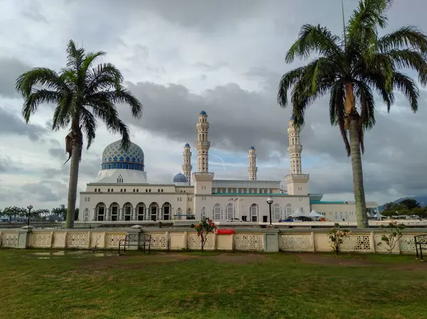 Wnętrze Meczetu Masjid Bandaraya Kota Kinabalu City Sabah Borneo Malezja — Zdjęcie stockowe