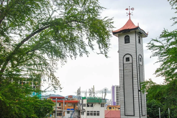 Тауер Atkinson Clock Tower Кота Кінабалу Сабах Малайзія — стокове фото