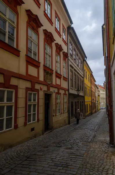 Kisváros Szűk Történelmi Színes Utcái Prágában Cseh Köztársaságban Jogdíjmentes Stock Fotók