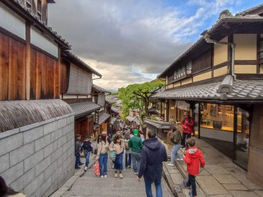 Japonya 'nın Kyoto şehrinin Gion ilçesinin tarihi sokakları