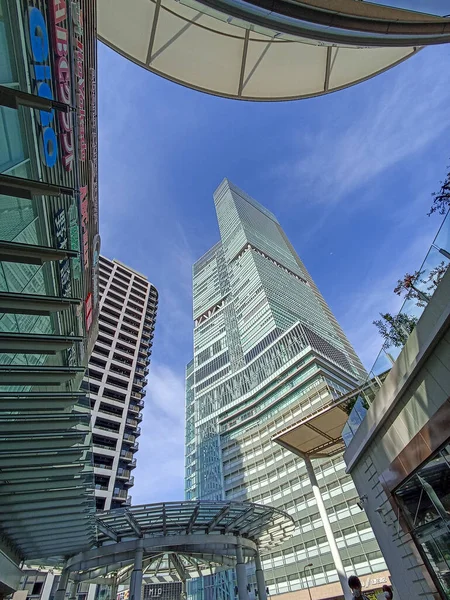 Japonya, Osaka 'daki Abeno Harukas Binası' nın dışı.