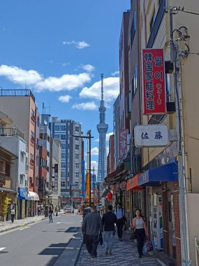 Tokyo Asakusa caddeleri Tokyo Skytree, Japonya manzaralı