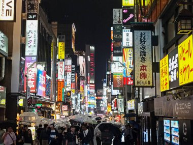 Tokyo Shinjuku Bölgesi 'nden Kabukicho, Japonya geceleri neon ışıklarıyla dolu.
