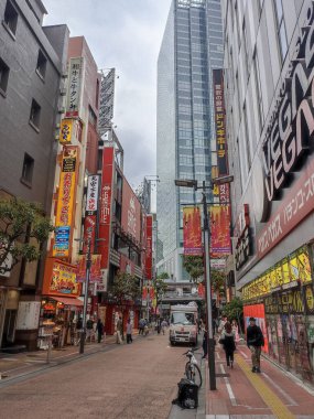 Tokyo, Japonya 'da Shinjuku' nun renkli sokakları