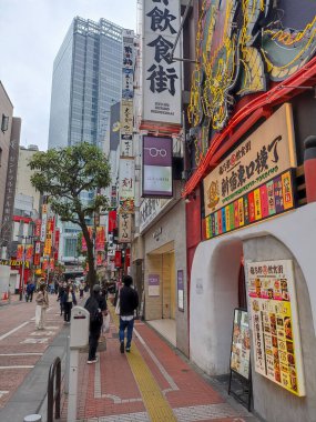 Tokyo, Japonya 'da Shinjuku' nun renkli sokakları