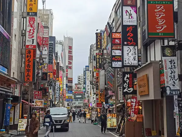 Tokyo, Japonya 'da gündüz vakti Shinjuku' dan Kabukicho