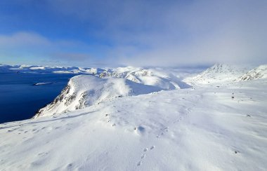 Norveç 'teki Mageroya Adası' nın kışın nefes kesici manzarası karla kaplıydı.