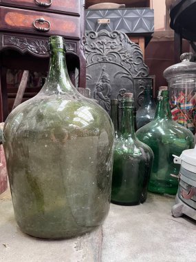 Piyasada eski cam kavanozlar