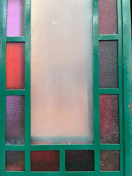 旧的彩色玻璃窗户 色彩斑斓的窗户 — 图库照片