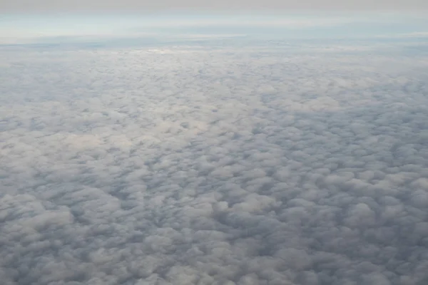Nubes Blancas Desde Ventana Del Avión —  Fotos de Stock