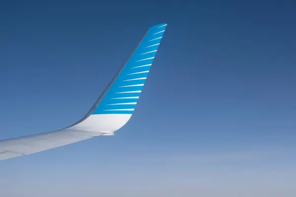 Flygplansvingen Blå Himmel — Stockfoto