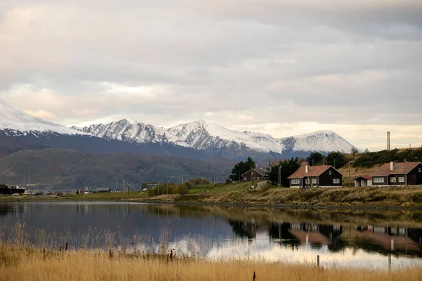 Γραφικά Σπίτια Στην Πόλη Ushuaia Tierra Del Fuego Αργεντινή — Φωτογραφία Αρχείου