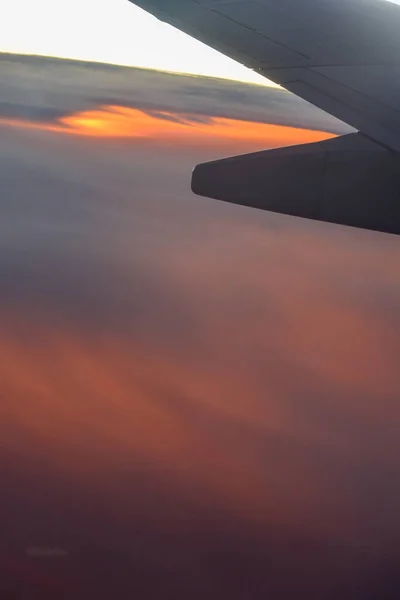 Puesta Sol Desde Cielo Vista Desde Ventana Del Avión — Foto de Stock