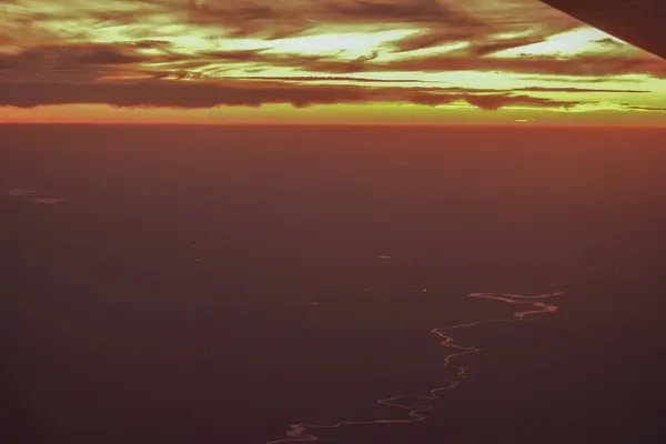 Ηλιοβασίλεμα Από Τον Ουρανό Θέα Από Παράθυρο Του Αεροπλάνου — Φωτογραφία Αρχείου
