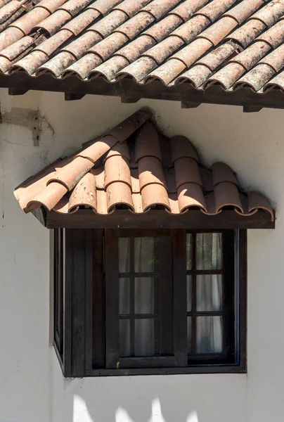Bogenfenster Eines Hauses — Stockfoto