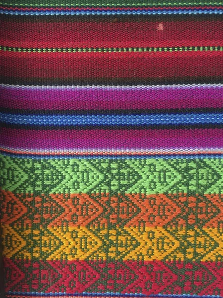 アルゼンチン北西部のカラフルな伝統的な織物 — ストック写真