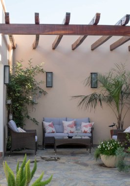 Cafayate 'de bir evin bahçesindeki koltuklar.