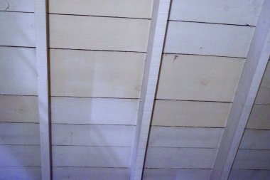 Bir evin ahşap çatı yapısı