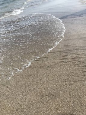 Deniz kıyısındaki dalgaların görüntüsü