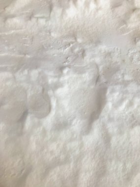 Dağdaki beyaz kar dokusu. Doğa arkaplanı